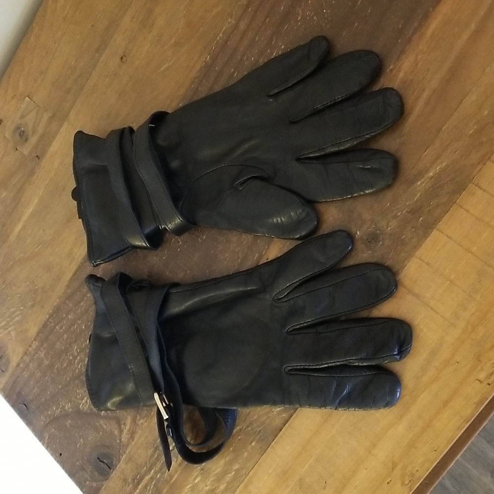 Club Monaco Leather gloves